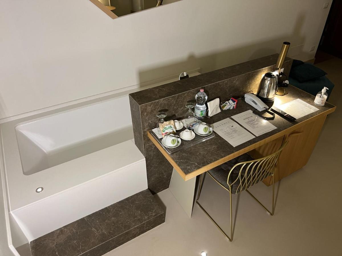 מטרה Euvodia Luxury Rooms מראה חיצוני תמונה